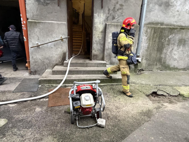 Tragiczny pożar na Pradze-Północ. Zwęglone zwłoki w mieszkaniu. Dwie osoby ranne w tym dziecko