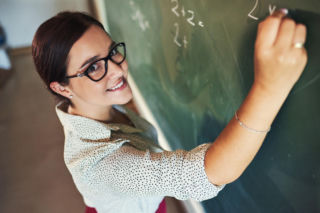 Zagadka matematyczna, która w kilka sekund ujawnia luki w pamięci. Ile wynosi (8 + 4) × 3 − 6? 