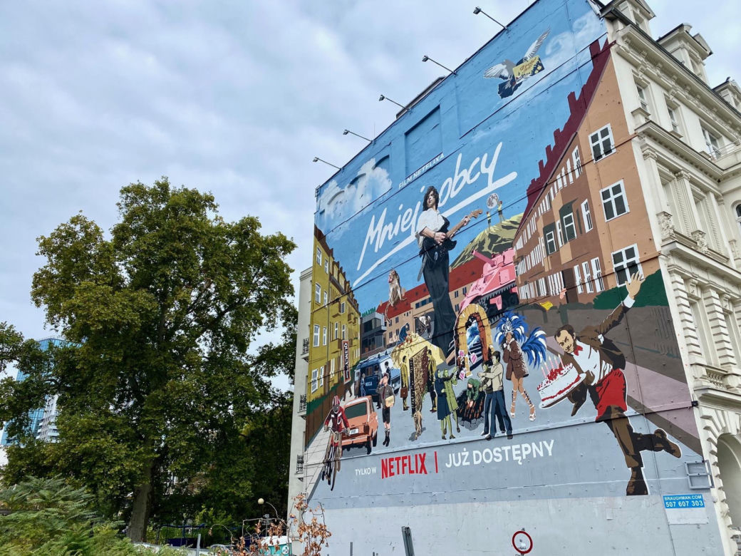 Wyjątkowy mural powstał we Wrocławiu! Wizualny hołd dla Jana Borysewicza z okazji sukcesu "Mniej obcego"