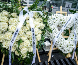 2-letnia Natalka zginęła na oczach taty. Aniołek jest już w niebie. Trumienka utonęła w białych kwiatach