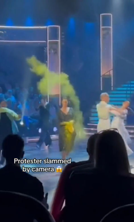  Ekolodzy wtargnęli na scenę "Tańca z gwiazdami"! Gorzko tego pożałowali