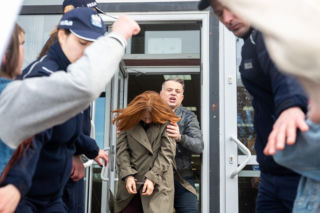 Pierwsza miłość, odcinek 4141: Policja odkrywa dwa ciała w samochodzie porywaczy Dominiki i Karmy