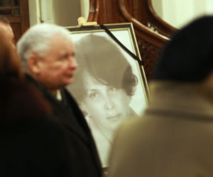 Jarosław Kaczyński na mszy świętej w intencji matki Jadwigi Kaczyńskiej
