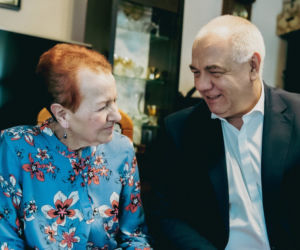 Jacek Sasin z matką