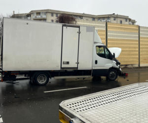 Wypadek na Maczka w Warszawie. Trzy osoby w szpitalu, ogromne utrudnienia w kierunku centrum.