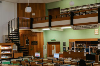 Biblioteka Uniwersytetu Opolskiego - zdjęcia. Zobacz zachowane wnętrza z lat 70.
