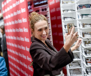 Od męża aktorki do influencera? Maciej Pela robi furorę na imprezie w centrum Warszawy