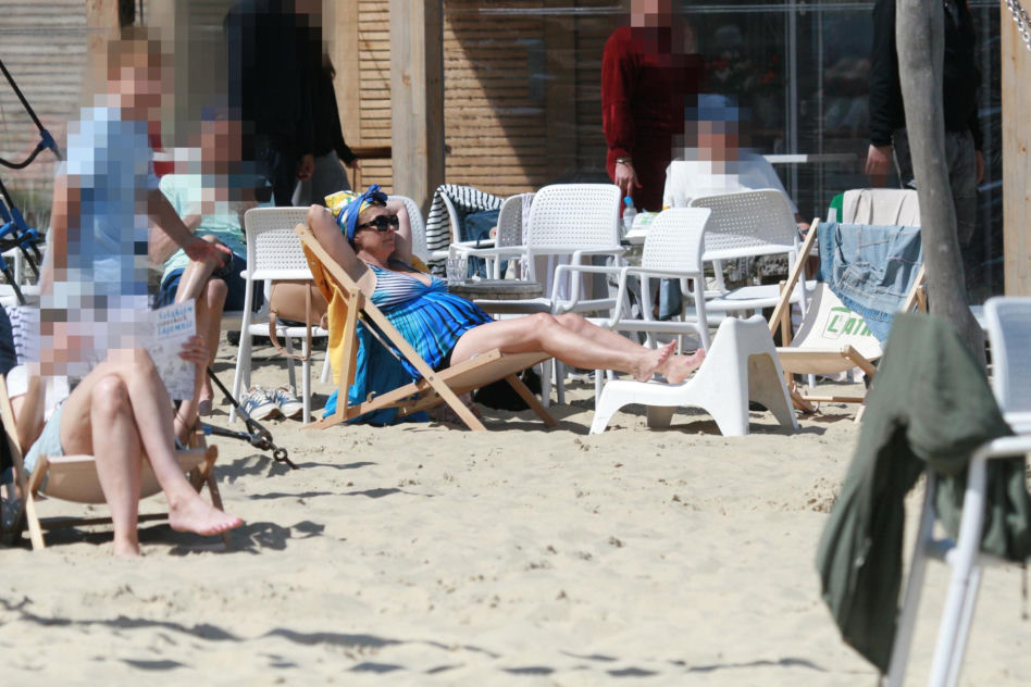 Justyna Sieńczyłło na plaży