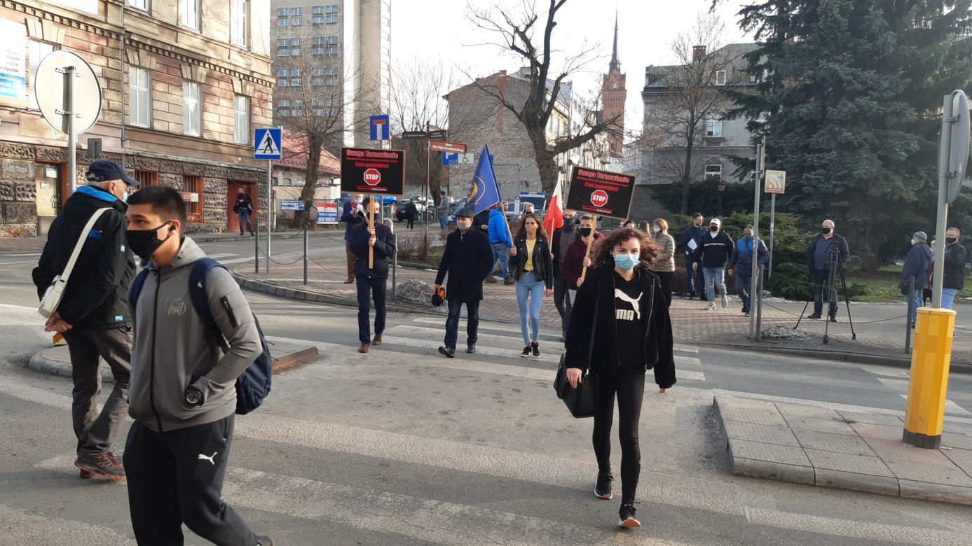 Stop podwyżkom za wodę! Uliczny protest mieszkańców Tarnowa