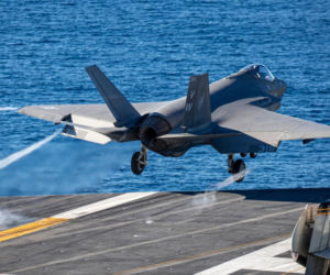 Amerykański lotniskowiec płynie w stronę Iranu