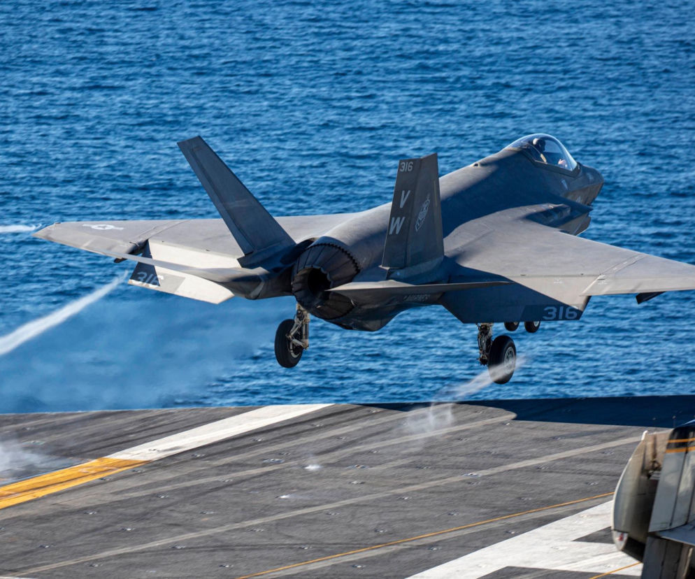 Amerykański lotniskowiec płynie w stronę Iranu