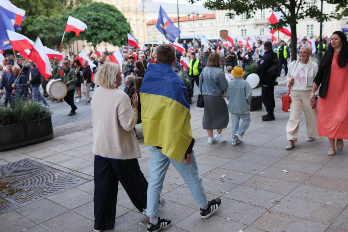 W Warszawie odbył się antyimigrancki marsz i kontrmanifestacja. Pojawiło się kilka tysięcy osób