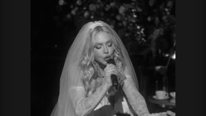 Madonna zachwyca w ślubnym wydaniu. 40 lat temu nosiła się podobnie!