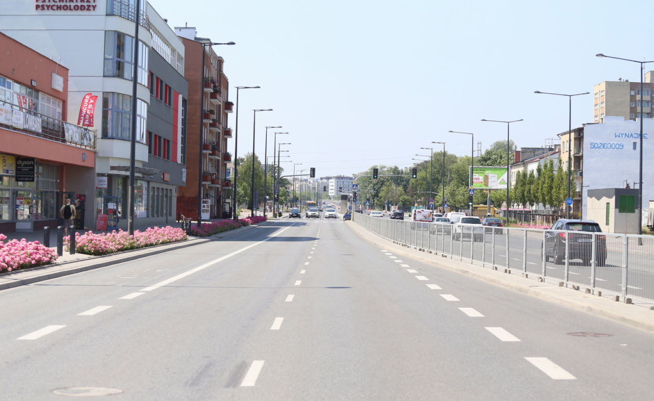 Wylali tu morze betonu”. Przy nowych stacjach metra na Bemowie zieleni jest jak na lekarstwo
