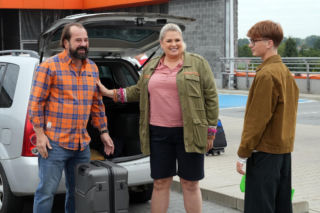 Barwy szczęścia, odcinek 3296. Borys (Jakub Wieczorek), Aldona (Elżbieta Romanowska), Aleks (Hubert Wiatrowski)