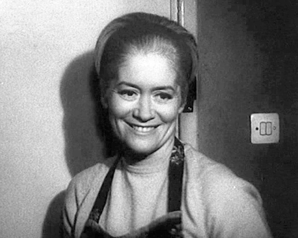 ALINA JANOWSKA - kadr z serialu "Wojna domowa"