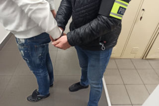 Będzin: Hotelowy szaleniec chciał przekupić policjantów. Zaproponował sporo kasy