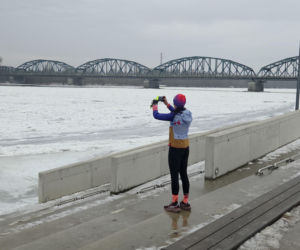 Wisła stanęła pod lodem. Zimowy spektakl w Starym Fordonie zachwyca, ale i ostrzega