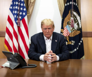 Trump WYSZEDŁ ze szpitala! Po chwili WRÓCIŁ. Ważne słowa lekarz