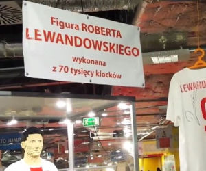 Robert Lewandowski z klocków LEGO na Stadionie Narodowym