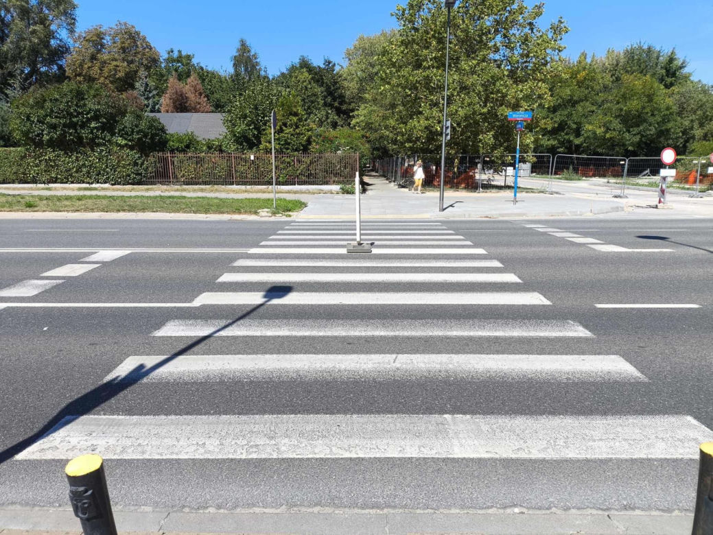 Wypadek na Woronicza. Na przystanku zapłonęły znicze