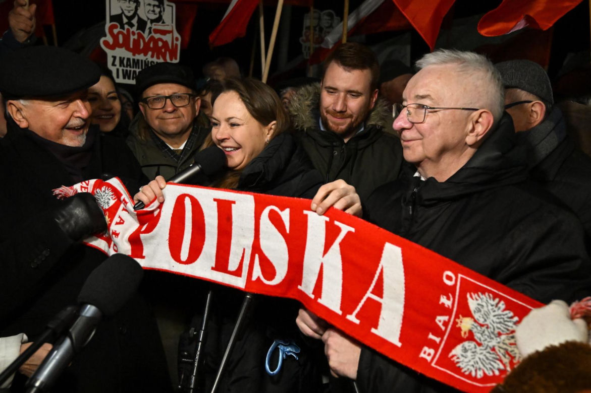 Manifestacje przed zakładami karnymi, w których przebywali Mariusz Kamiński i Maciej Wąsik