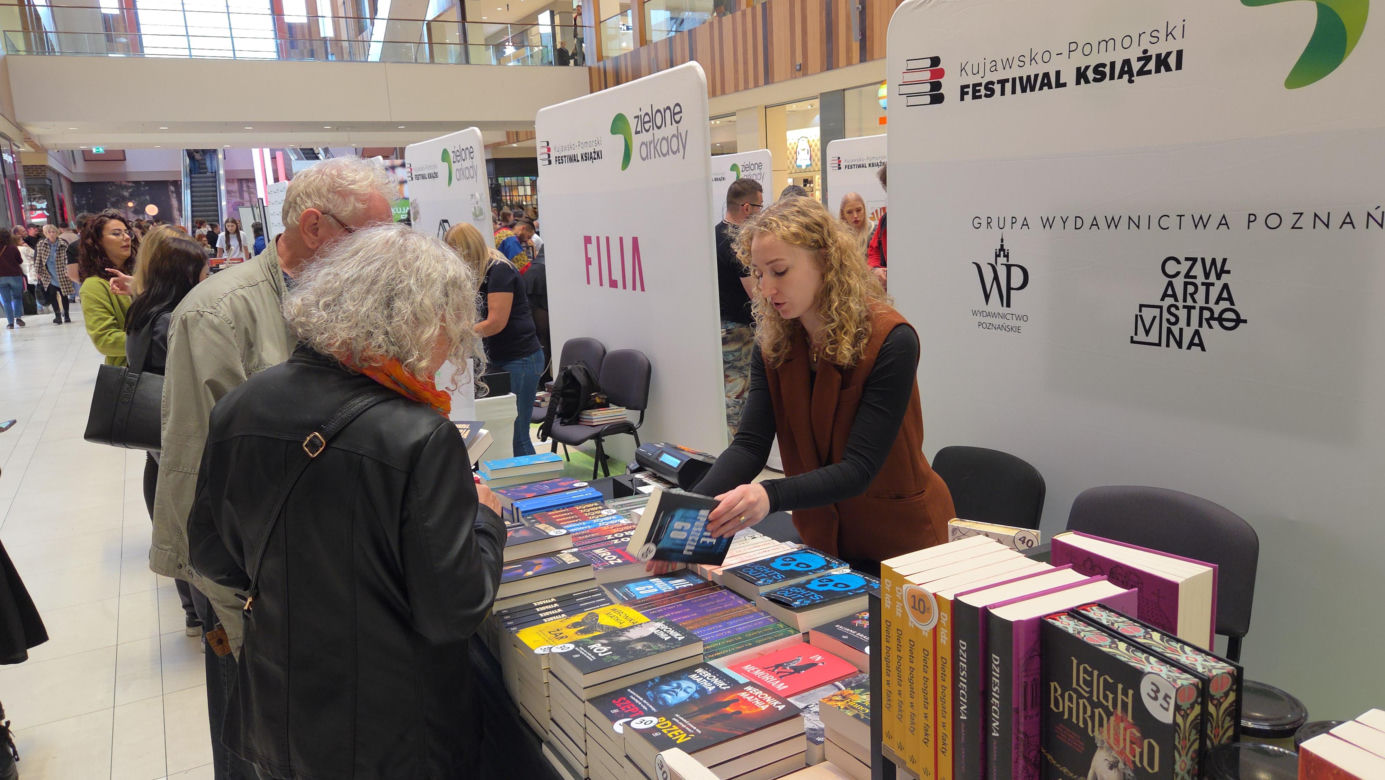 Tłumy na Kujawsko-Pomorskim Festiwalu Książki! Zielone Arkady zamieniły się w literacki raj
