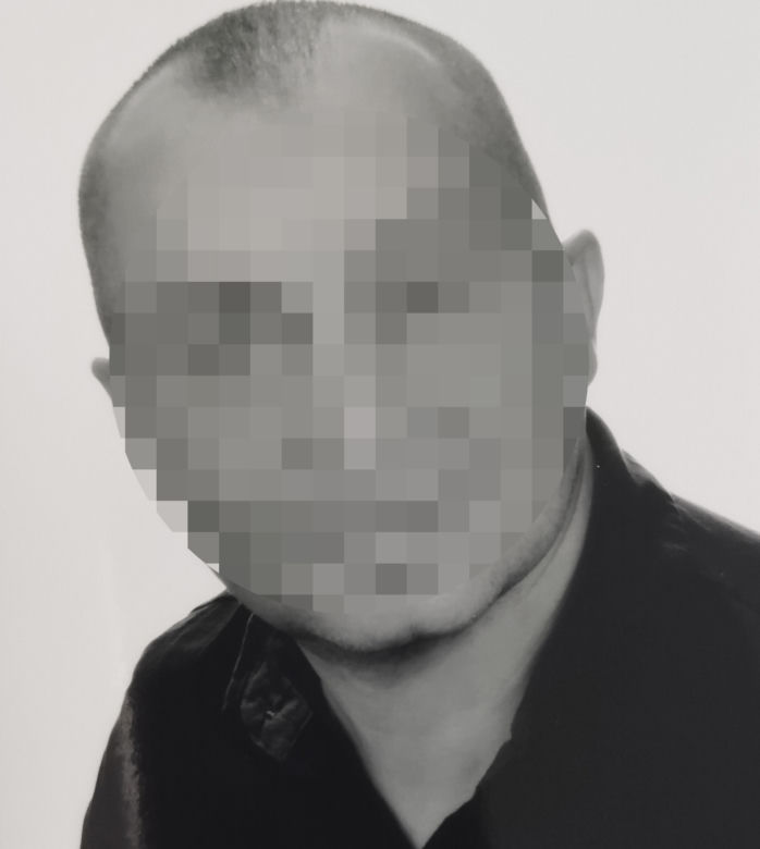 Jacek nagle zjechał z drogi i uderzył w drzewo. Policja bada przyczyny śmiertelnego wypadku w Bławatach