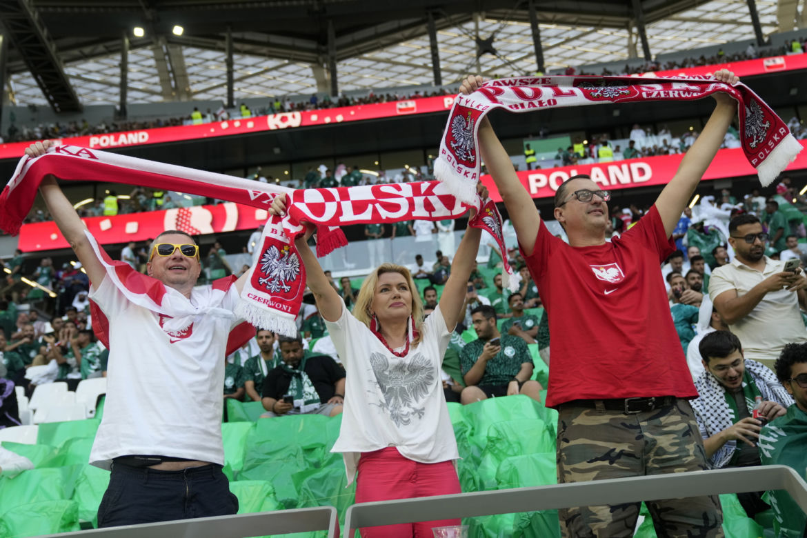 Piękne fanki na meczu Polska - Arabia Saudyjska