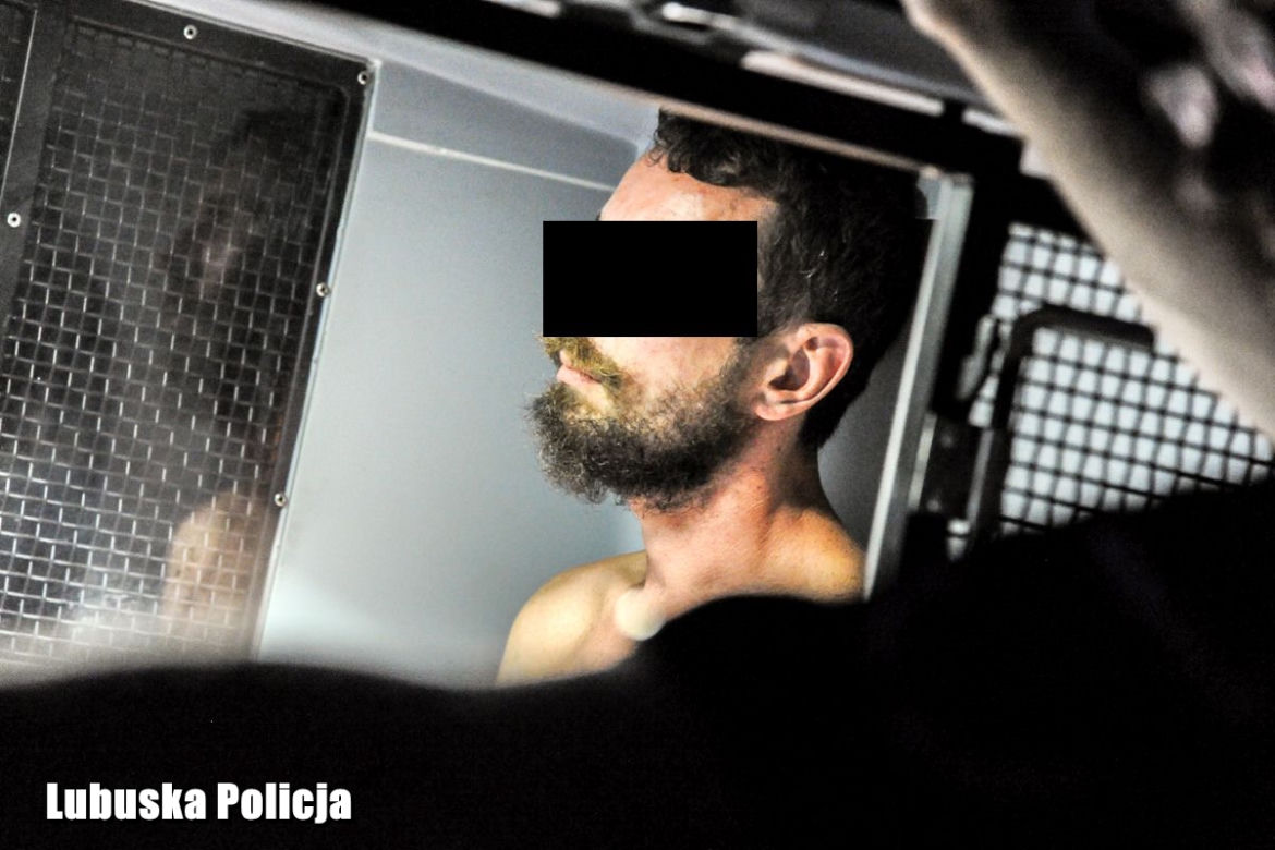 Golas zaatakował policjanta. 