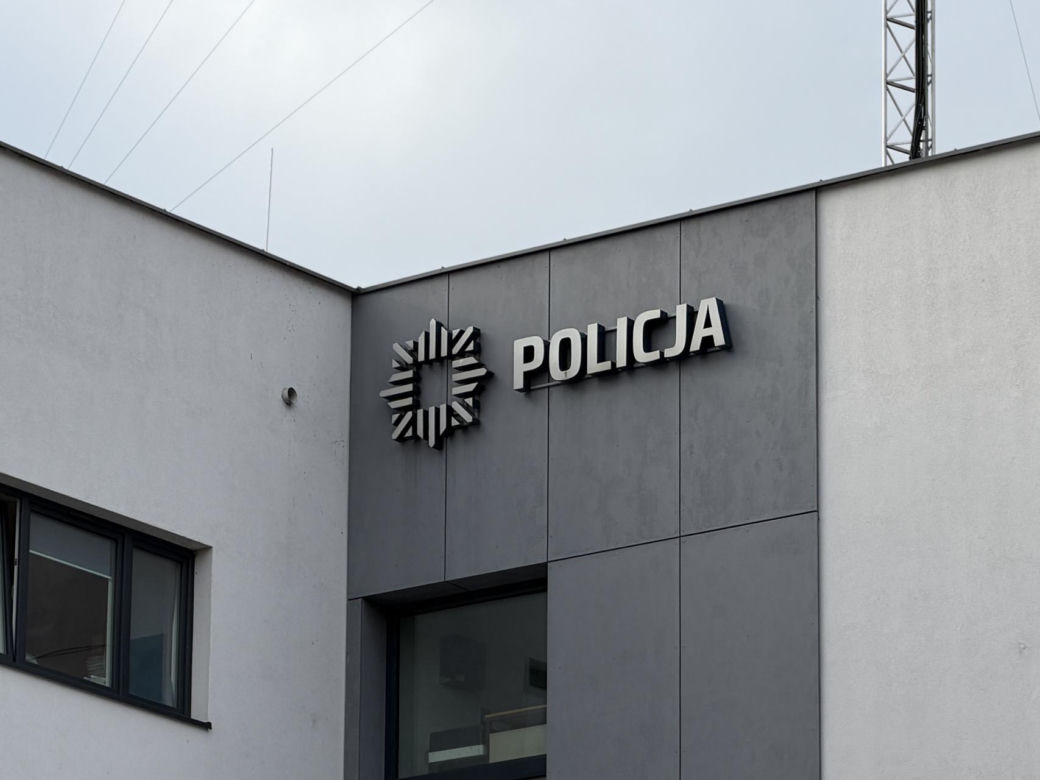 Przyniósł kopertę z białym proszkiem do komisariatu w centrum Warszawy