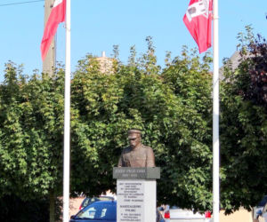 To jedno z najstarszych miast w woj. łódzkim. Było osadą słowiańską, a później siedzibą biskupów