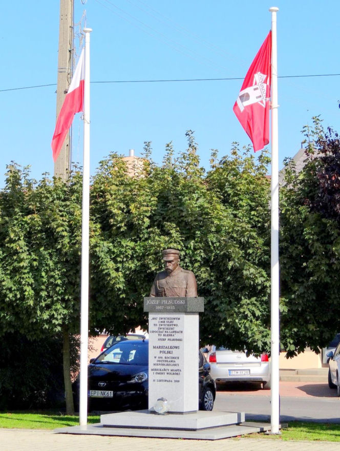 To jedno z najstarszych miast w woj. łódzkim. Było osadą słowiańską, a później siedzibą biskupów