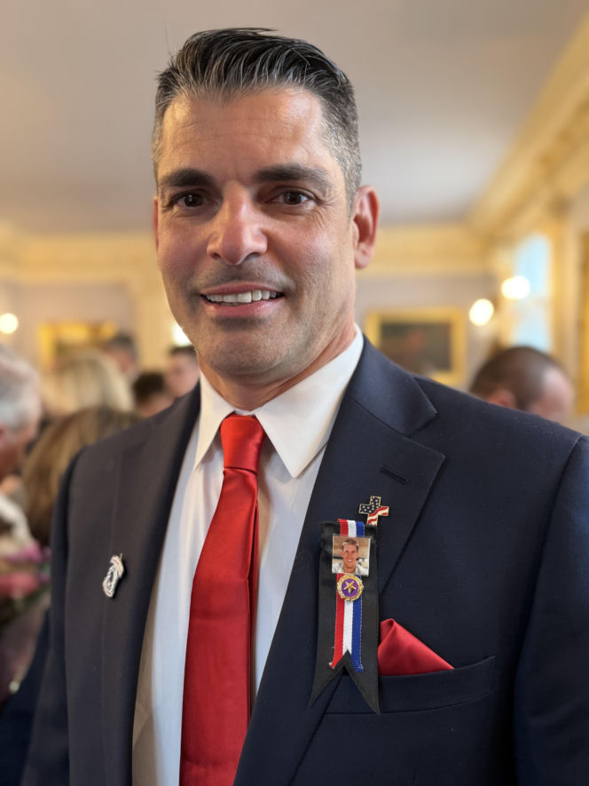 Wręczenie Krzyża Wielkiego Orderu Zasługi RP rodzicom Michaela Ollisa w Waszyngtonie, DC