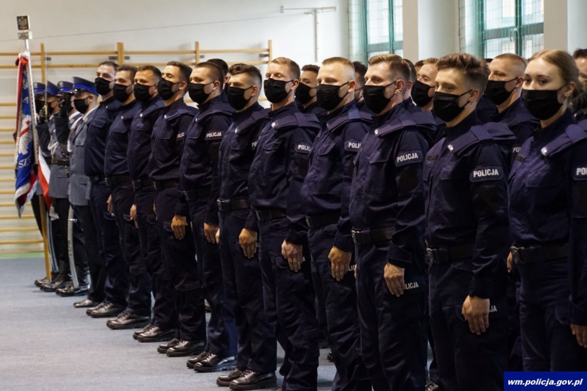 Nowi policjanci na Warmii i Mazurach. Liczba wolnych miejsc zmalała do 40