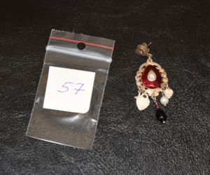 Rozpoznajesz te błyskotki? Policja poszukuje właścicieli bizuterii i kosztowności