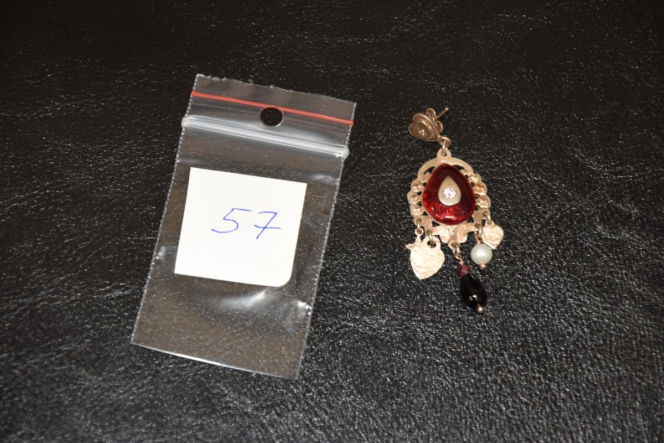 Rozpoznajesz te błyskotki? Policja poszukuje właścicieli bizuterii i kosztowności