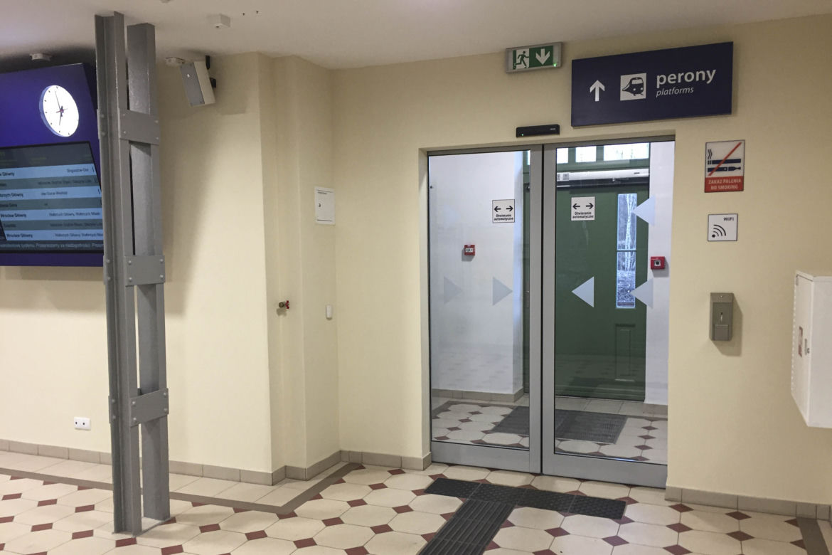 Zabytkowy dworzec kolejowy w Boguszowie-Gorcach odzyskał dawny blask