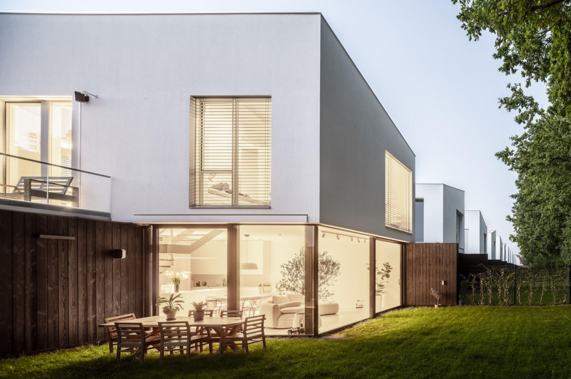Natura Konstancin – osiedle 22 domów jednorodzinnych z pompą ciepła i systemem Smart Home