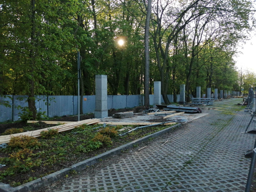 Na pierwszy rzut oka widać, że remont parku miejskiego Aleksandria w Siedlcach dobiega końca