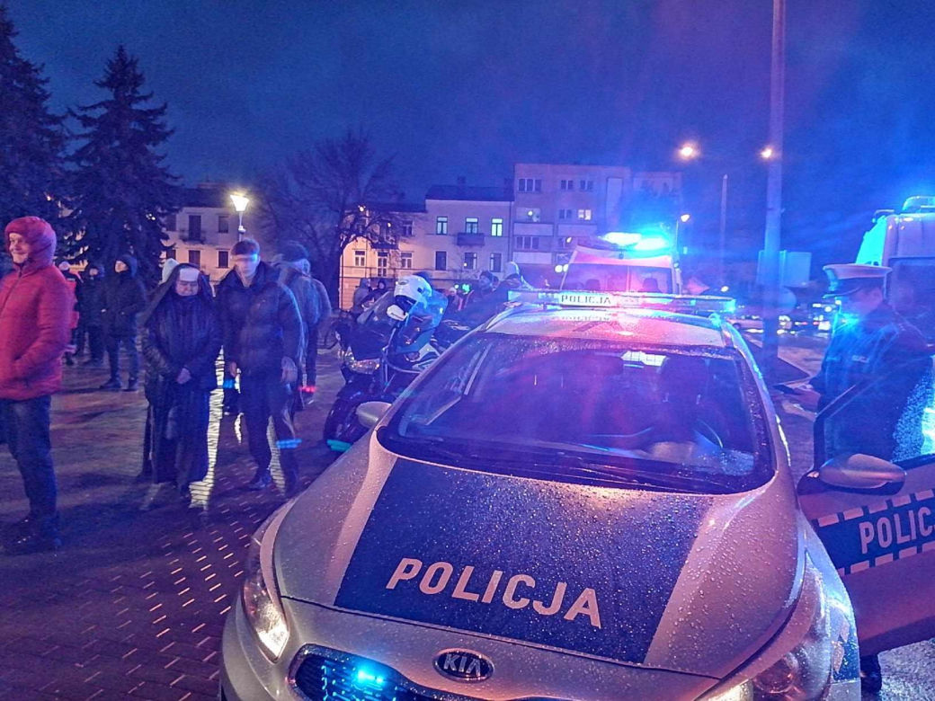 Siedlczanie wyrazili swój sprzeciw przeciwko agresji i wsparcie dla rodziny ratownika medycznego, który zginął w ataku nożownika