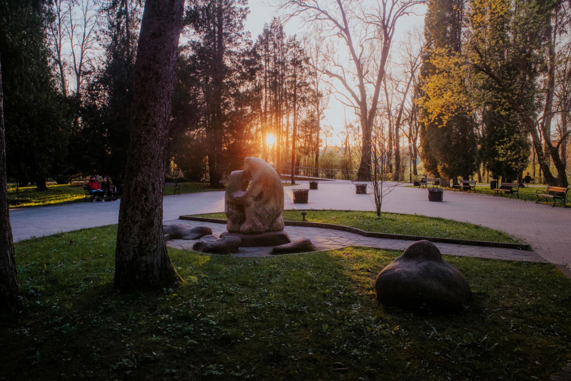 Zapłonęła w nim pierwsza na świecie uliczna lampa naftowa. To jedno z najpiękniejszych miast w Małopolsce