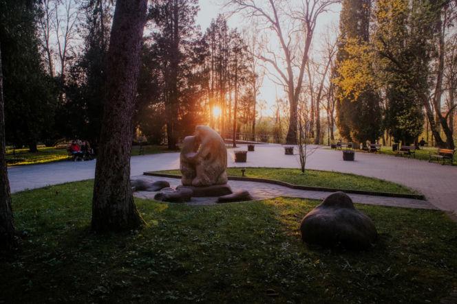 Zapłonęła w nim pierwsza na świecie uliczna lampa naftowa. To jedno z najpiękniejszych miast w Małopolsce