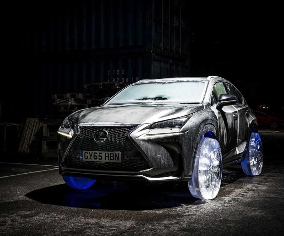 Lexus NX 300h na kołach wyciosanych z lodu