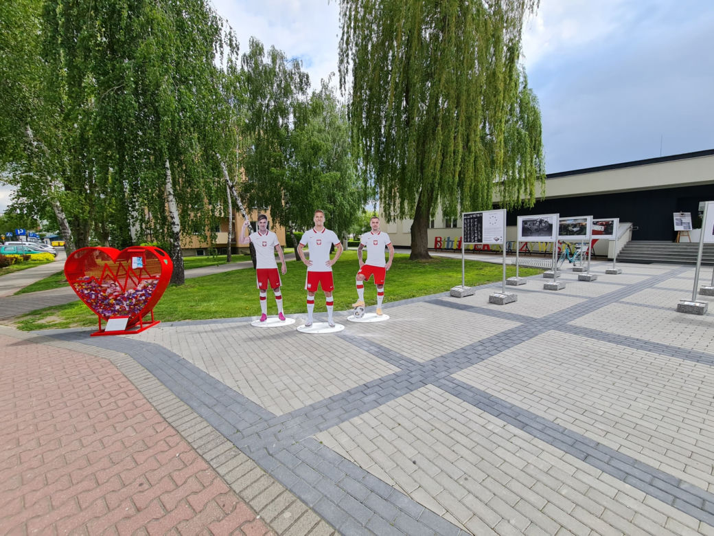W mieście stanęły specjalnie dekorację na tę okazję 