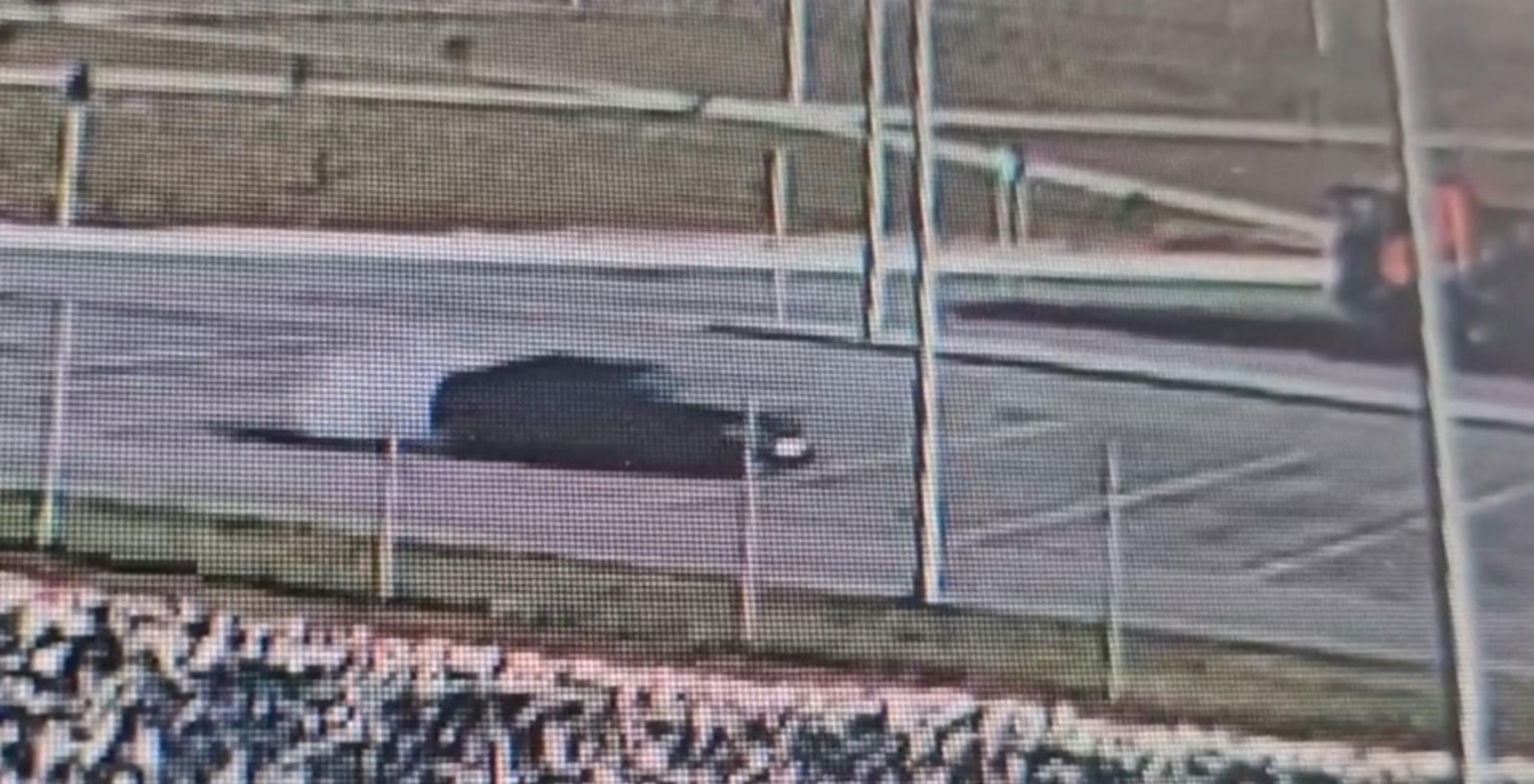 Szalony drift na parkingu w Piasecznie! Myślicie, że to wszystko? Kierowca nie miał prawa jazdy od roku!
