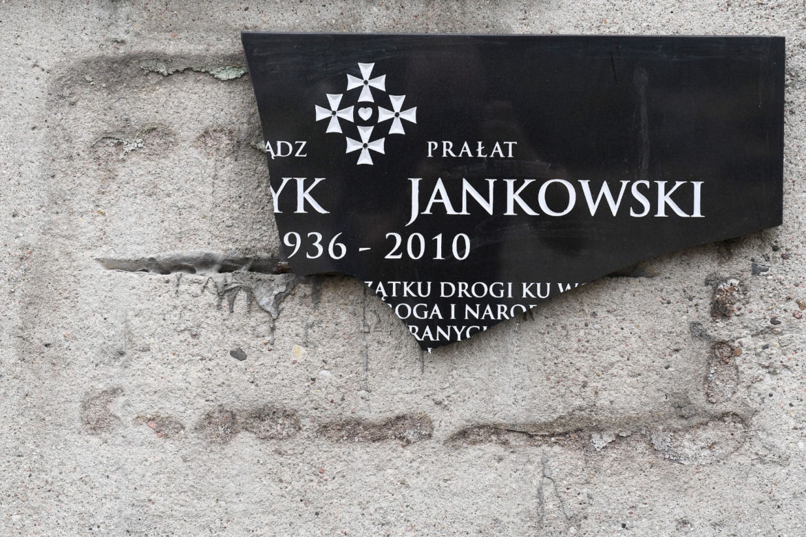 Zniszczyli tablicę Jankowskiego