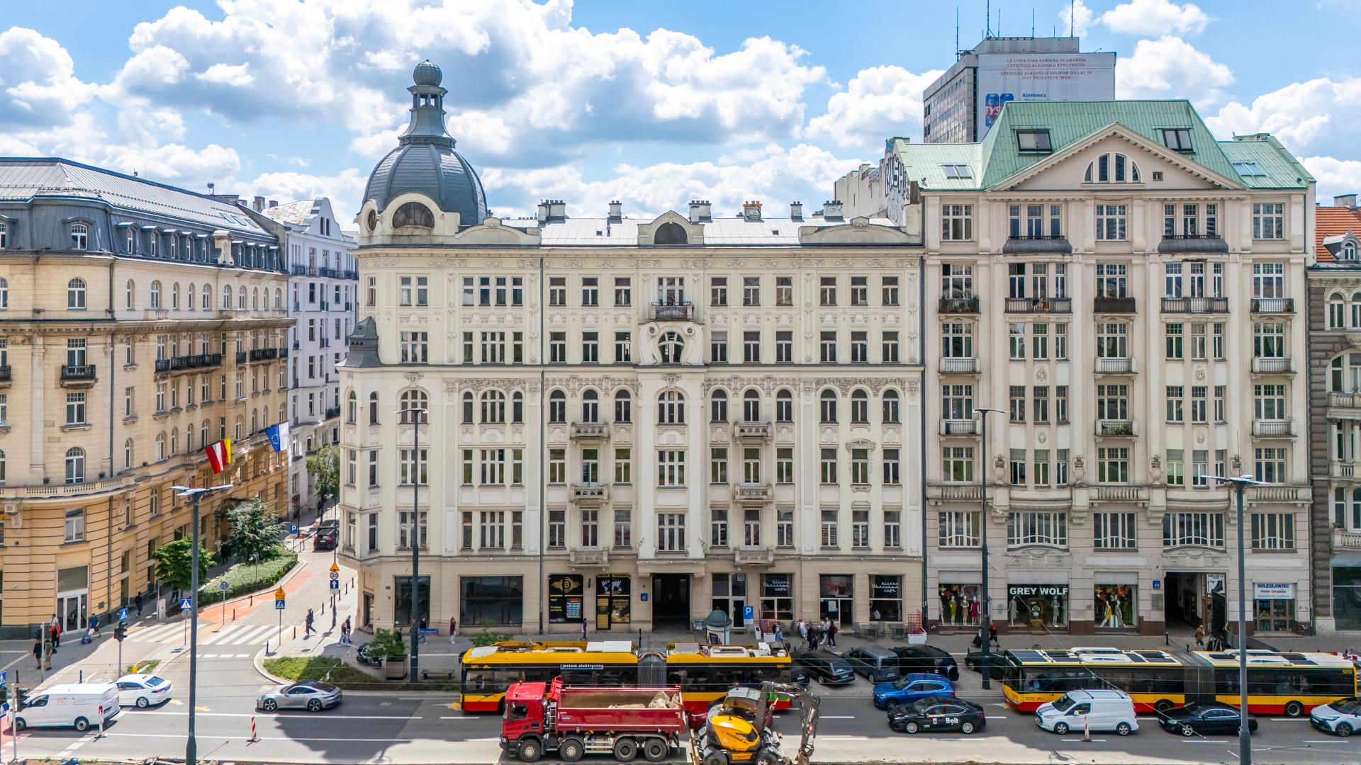 Południowa pierzeja Alej Jerozolimskich w centrum Warszawy