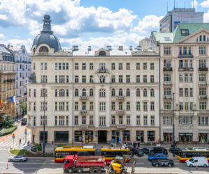 Południowa pierzeja Alej Jerozolimskich w centrum Warszawy