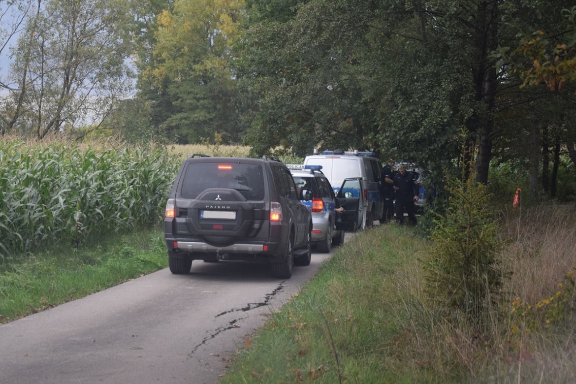 Przyłożył mu ostrze do szyi i kazał wsiąść do bagażnika. 19-latek został porwany przez bandytę